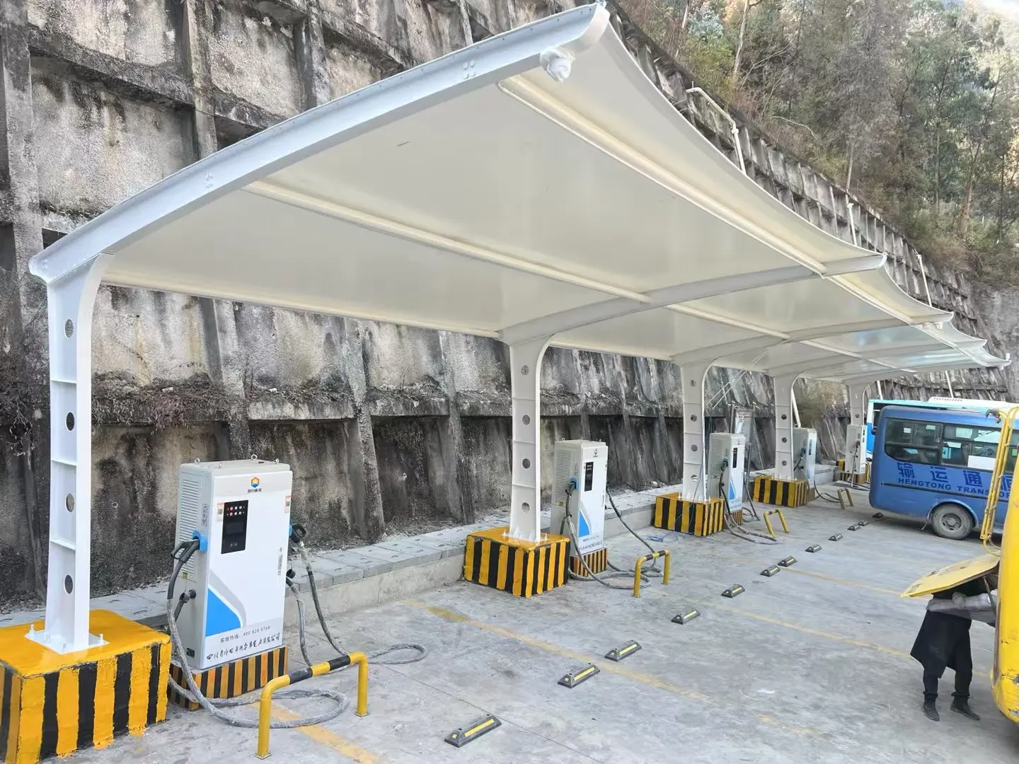贵州长顺园区停车棚采购:为什么“省”在前面的钱,最后都花在了后面?